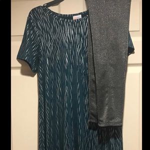 LuLaRoe Carly/ Leggings Outfit